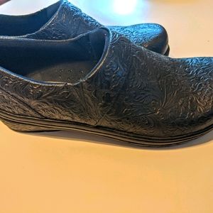 Klogs women's size 9.5 US